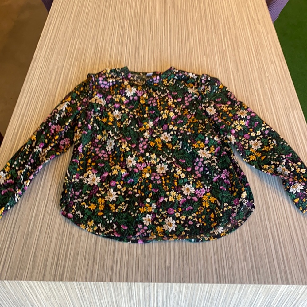 Women’s old navy shirt